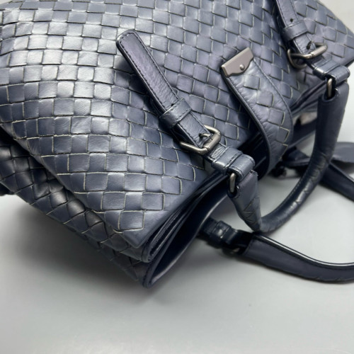 Bottega Veneta Medium Roma Tote Bag Calfskin Intrecciato Dark Blue Bottega Veneta Medium Roma Tote Bag Calfskin Intrecciato Dark Blue