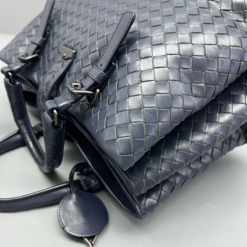 Bottega Veneta Medium Roma Tote Bag Calfskin Intrecciato Dark Blue Bottega Veneta Medium Roma Tote Bag Calfskin Intrecciato Dark Blue
