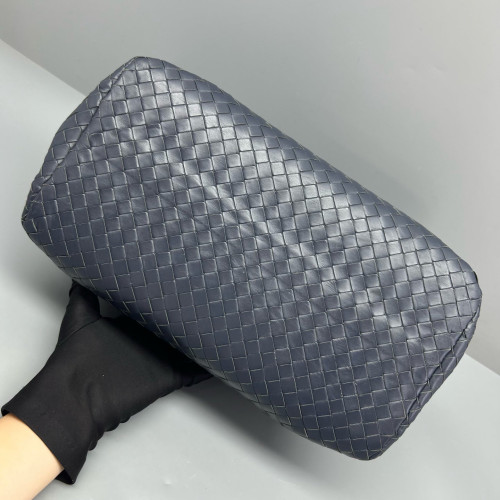Bottega Veneta Medium Roma Tote Bag Calfskin Intrecciato Dark Blue Bottega Veneta Medium Roma Tote Bag Calfskin Intrecciato Dark Blue