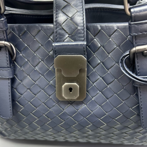 Bottega Veneta Medium Roma Tote Bag Calfskin Intrecciato Dark Blue Bottega Veneta Medium Roma Tote Bag Calfskin Intrecciato Dark Blue
