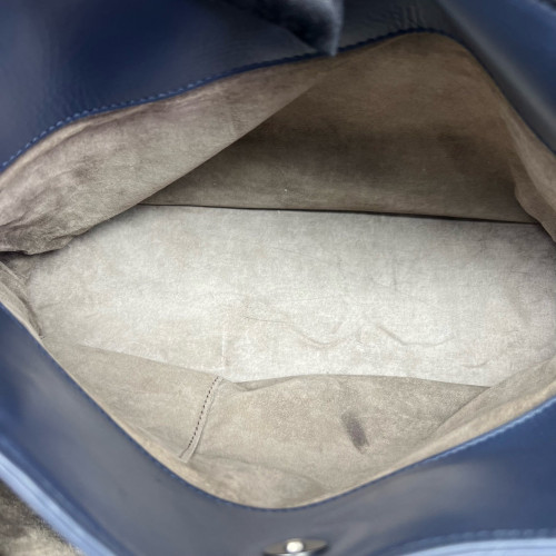 Bottega Veneta Medium Roma Tote Bag Calfskin Intrecciato Dark Blue Bottega Veneta Medium Roma Tote Bag Calfskin Intrecciato Dark Blue