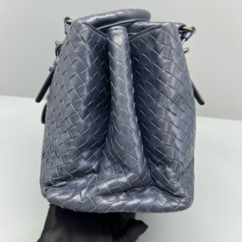 Bottega Veneta Medium Roma Tote Bag Calfskin Intrecciato Dark Blue Bottega Veneta Medium Roma Tote Bag Calfskin Intrecciato Dark Blue