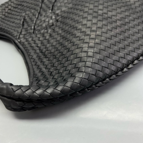 Bottega Veneta Maxi Veneta Hobo Calfskin Intrecciato Black