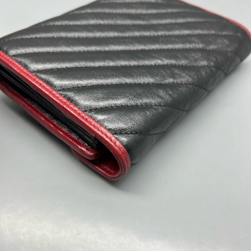 Gucci GG Marmont Chain Wallet Calfskin Black Red