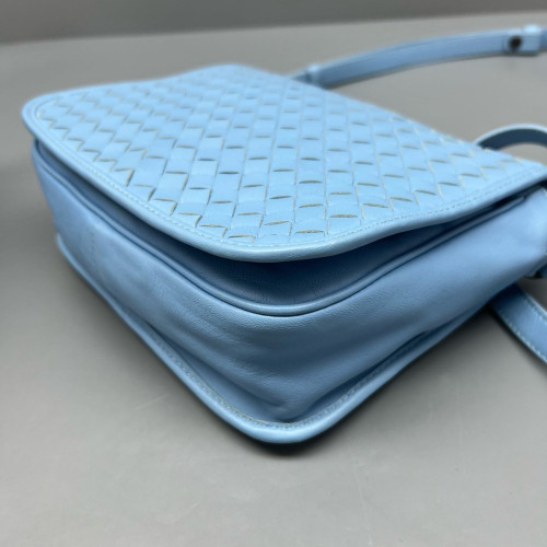 Bottega Veneta Messenger Lambskin Intrecciato Nappa Blue