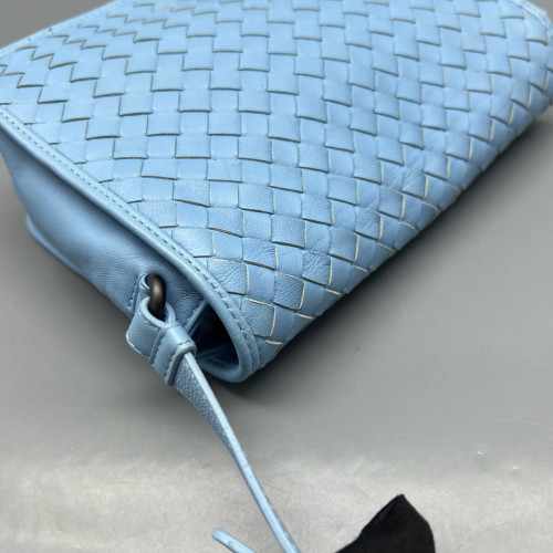 Bottega Veneta Messenger Lambskin Intrecciato Nappa Blue