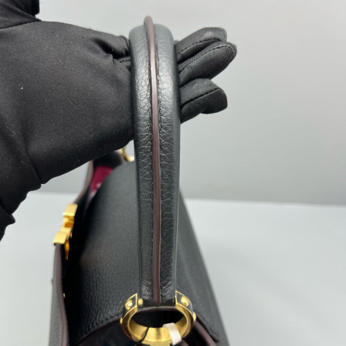 Louis Vuitton Capucines MM Calfskin Black