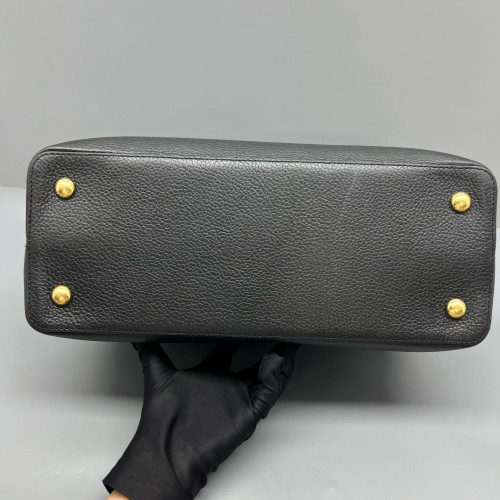 Louis Vuitton Capucines MM Calfskin Black