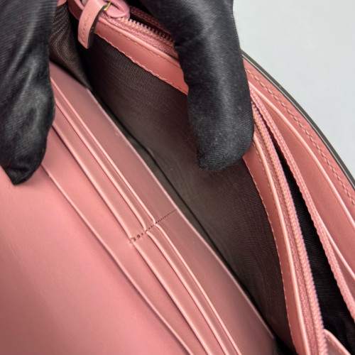 Gucci Padlock Continental Chain Wallet Guccissima Pink