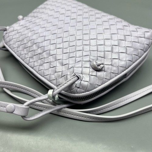 Bottega Veneta Camera Case Lambskin Intrecciato Nappa Light Purple