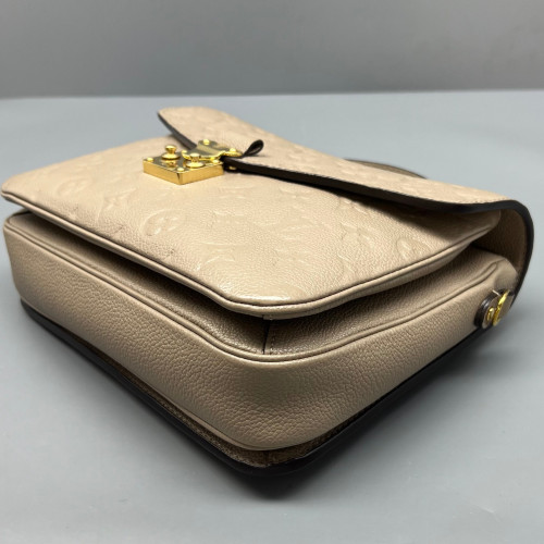 Louis Vuitton Pochette Metis Monogram Empreinte Taupe