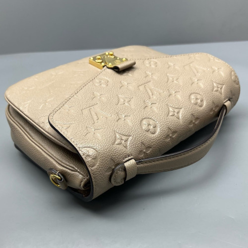 Louis Vuitton Pochette Metis Monogram Empreinte Taupe