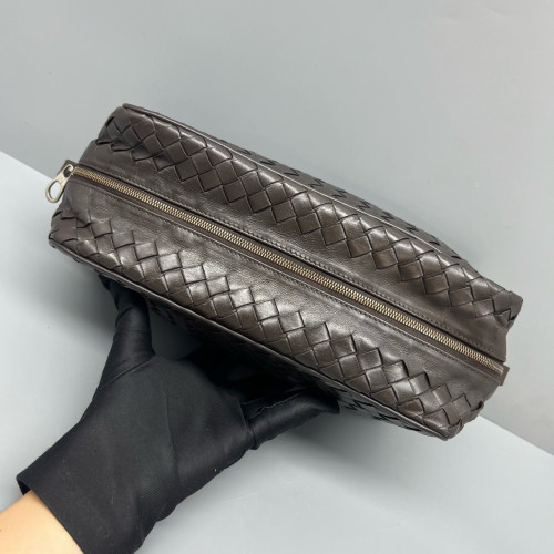 Bottega Veneta Clutch Calfskin Intrecciato Dark Brown