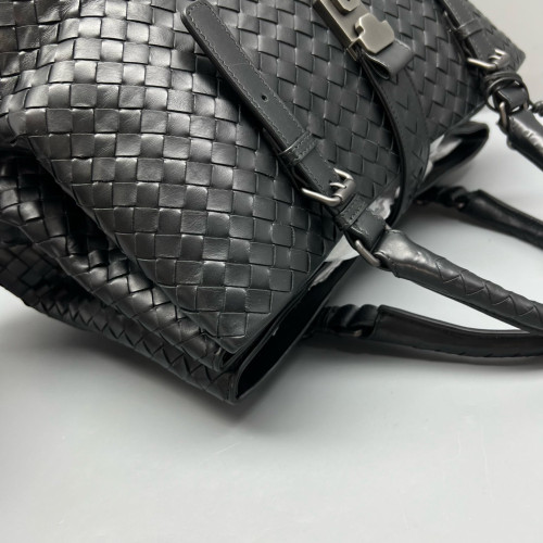 Bottega Veneta Large Roma Tote Bag Calfskin Intrecciato Black