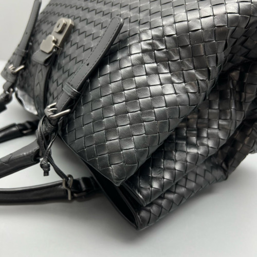 Bottega Veneta Large Roma Tote Bag Calfskin Intrecciato Black