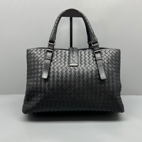 Bottega Veneta Large Roma Tote Bag Calfskin Intrecciato Black