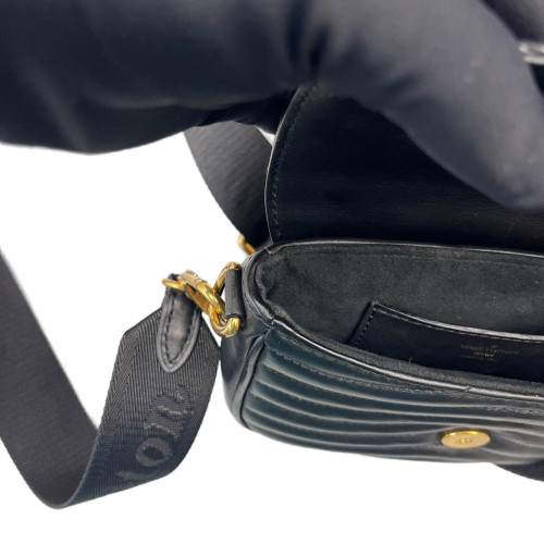 Louis Vuitton New Wave Multi Pochette Calfskin Black Louis Vuitton New Wave Multi Pochette Calfskin Black