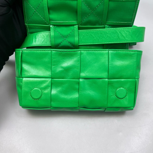 Bottega Veneta The Belt Cassette Bag Lambskin Maxi Intrecciato Green