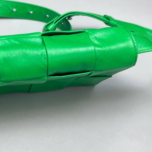 Bottega Veneta The Belt Cassette Bag Lambskin Maxi Intrecciato Green