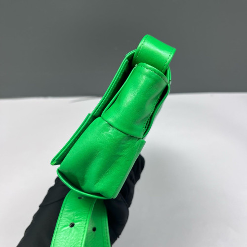 Bottega Veneta The Belt Cassette Bag Lambskin Maxi Intrecciato Green