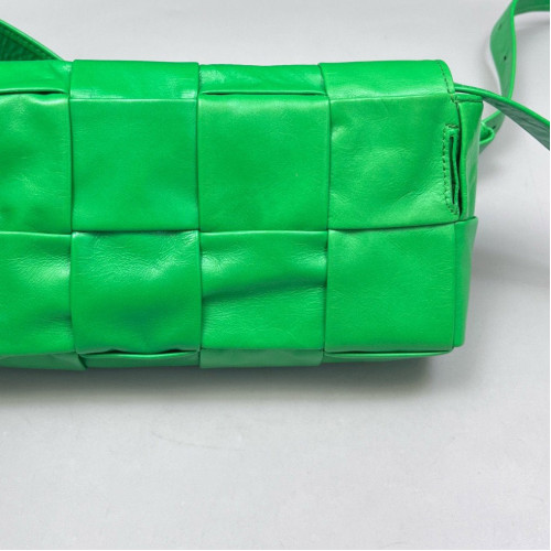 Bottega Veneta The Belt Cassette Bag Lambskin Maxi Intrecciato Green