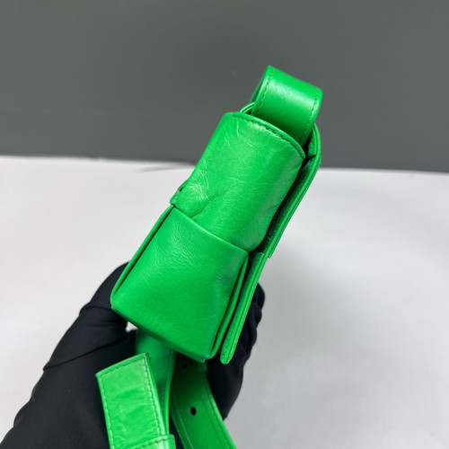 Bottega Veneta The Belt Cassette Bag Lambskin Maxi Intrecciato Green