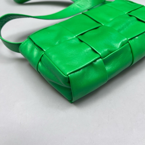 Bottega Veneta The Belt Cassette Bag Lambskin Maxi Intrecciato Green
