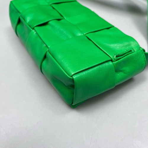 Bottega Veneta The Belt Cassette Bag Lambskin Maxi Intrecciato Green