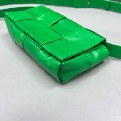 Bottega Veneta The Belt Cassette Bag Lambskin Maxi Intrecciato Green