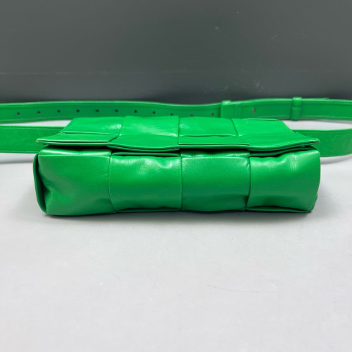 Bottega Veneta The Belt Cassette Bag Lambskin Maxi Intrecciato Green