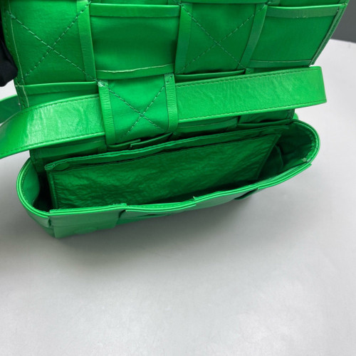 Bottega Veneta The Belt Cassette Bag Lambskin Maxi Intrecciato Green