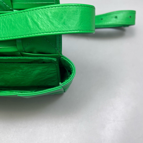 Bottega Veneta The Belt Cassette Bag Lambskin Maxi Intrecciato Green