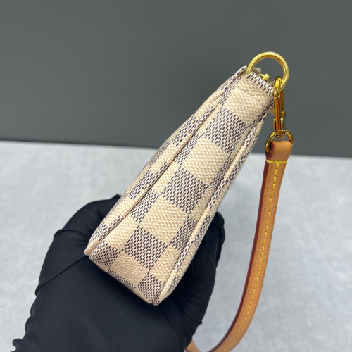 Louis Vuitton Pochette Accessories Damier Azur White Louis Vuitton Pochette Accessories Damier Azur White
