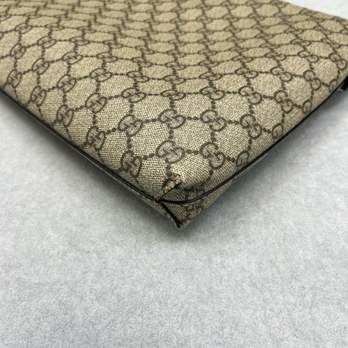 Gucci Clutch GG Supreme Monogram Beige Black