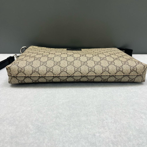 Gucci Clutch GG Supreme Monogram Beige Black