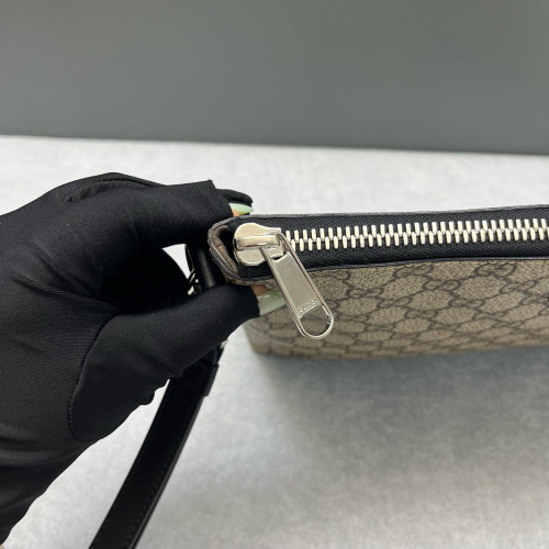 Gucci Clutch GG Supreme Monogram Beige Black
