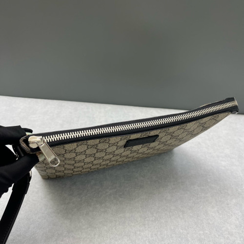 Gucci Clutch GG Supreme Monogram Beige Black