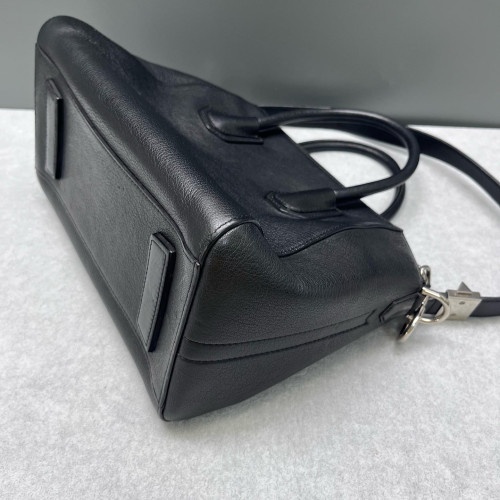 Givenchy Small Antigona Calfskin Black
