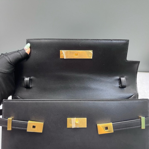 Yves Saint Laurent Medium Manhattan Shoulder Bag Smooth Calfskin Black