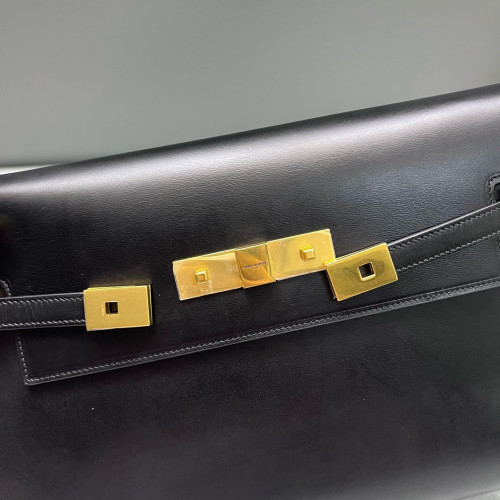Yves Saint Laurent Medium Manhattan Shoulder Bag Smooth Calfskin Black