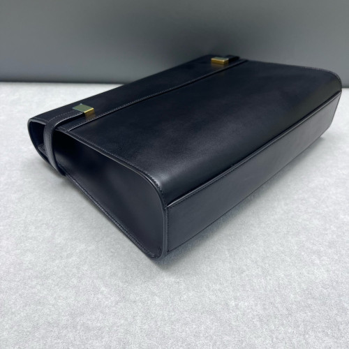 Yves Saint Laurent Medium Manhattan Shoulder Bag Smooth Calfskin Black