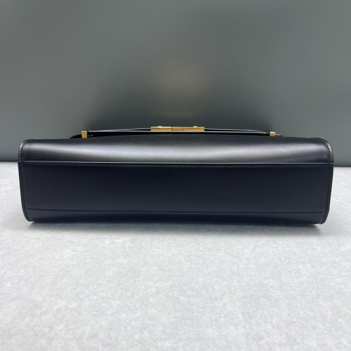Yves Saint Laurent Medium Manhattan Shoulder Bag Smooth Calfskin Black
