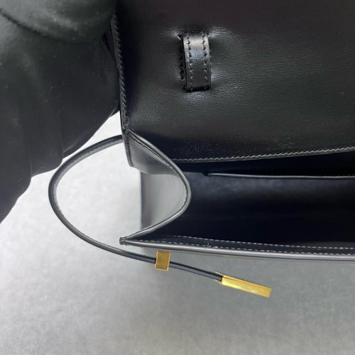 Yves Saint Laurent Medium Manhattan Shoulder Bag Smooth Calfskin Black