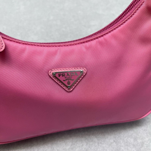 Prada Re-Edition 2005 Shoulder Bag Nylon Pink