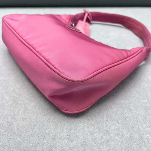 Prada Re-Edition 2005 Shoulder Bag Nylon Pink