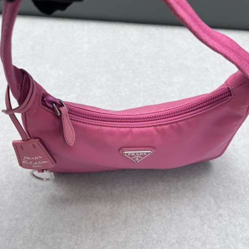 Prada Re-Edition 2005 Shoulder Bag Nylon Pink