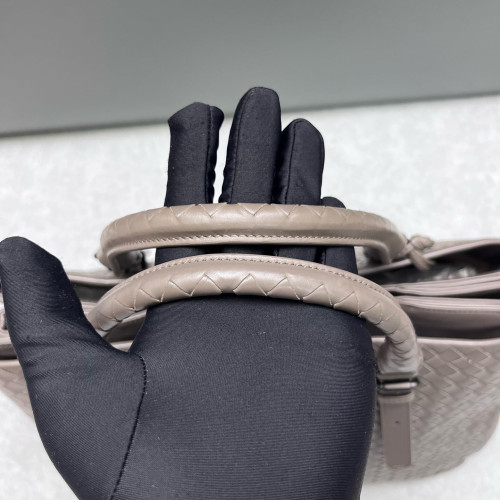 Bottega Veneta Large Roma Tote Bag Calfskin Intrecciato Grey