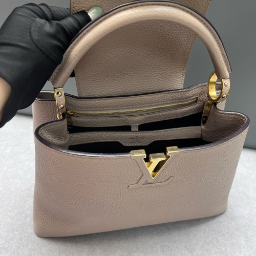 Louis Vuitton Capucines PM Taiga Grey
