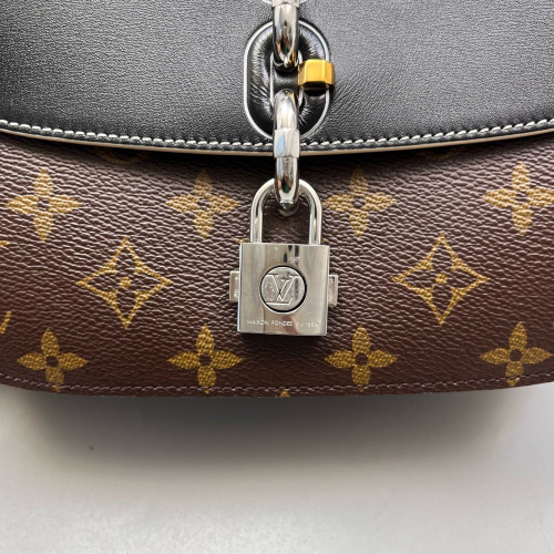 Louis Vuitton Chain It PM Monogram Brown