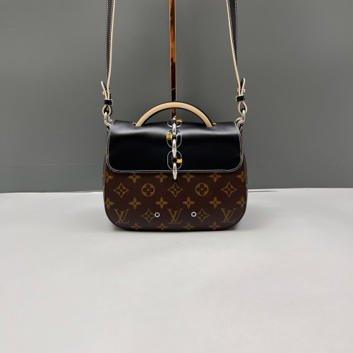 Louis Vuitton Chain It PM Monogram Brown